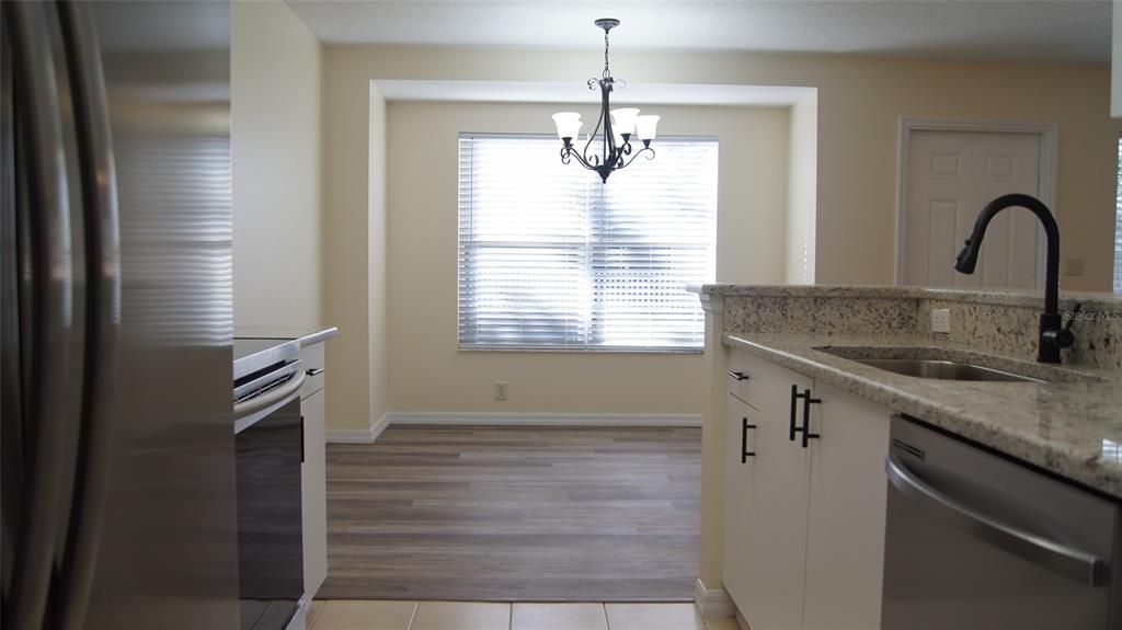 For Sale: $285,000 (2 beds, 2 baths, 1262 Square Feet)