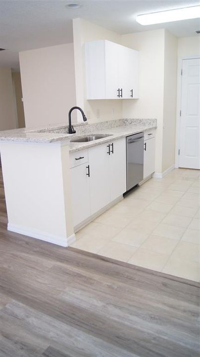 For Sale: $285,000 (2 beds, 2 baths, 1262 Square Feet)