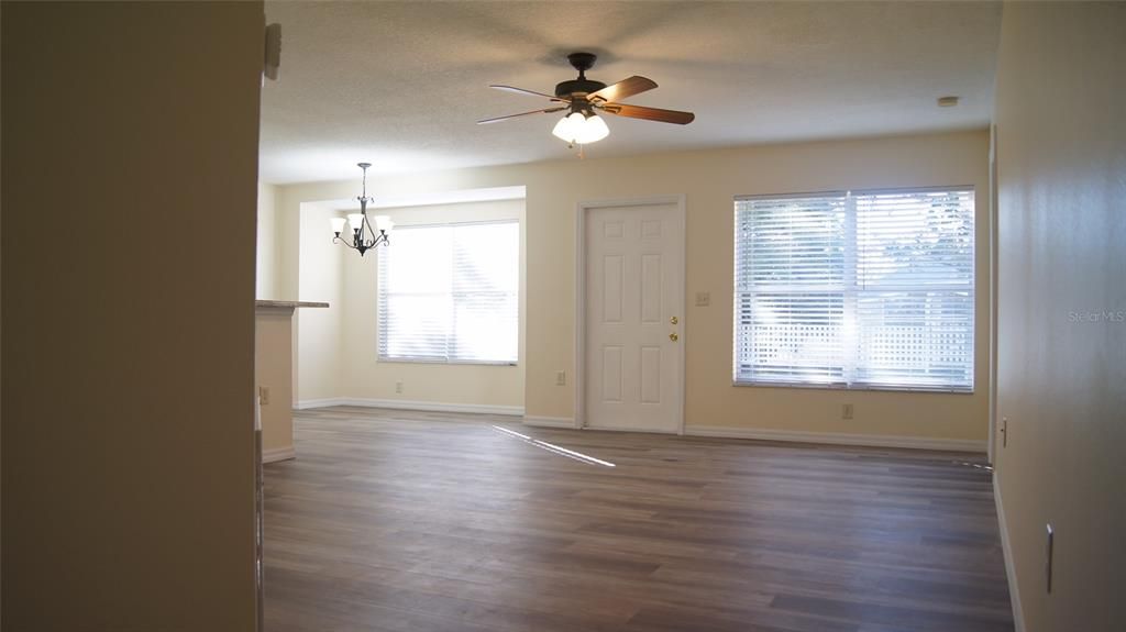 For Sale: $285,000 (2 beds, 2 baths, 1262 Square Feet)