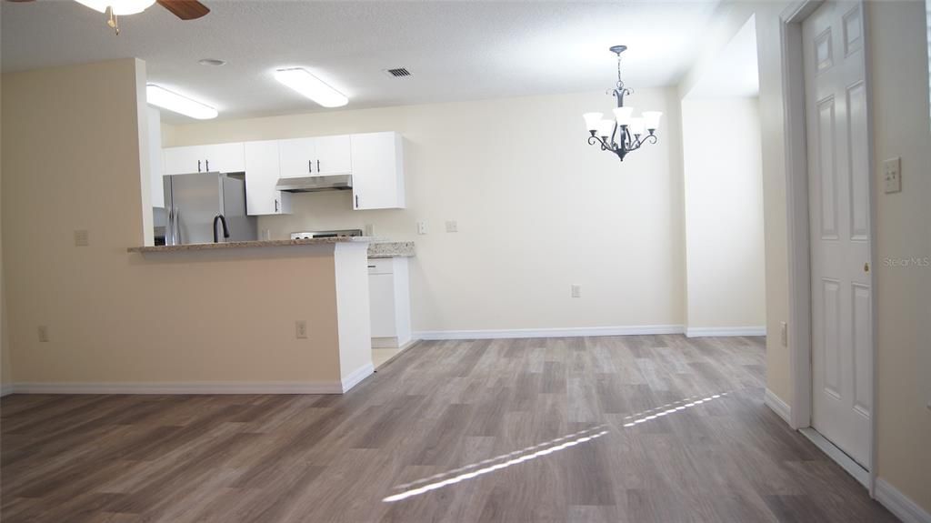 For Sale: $285,000 (2 beds, 2 baths, 1262 Square Feet)