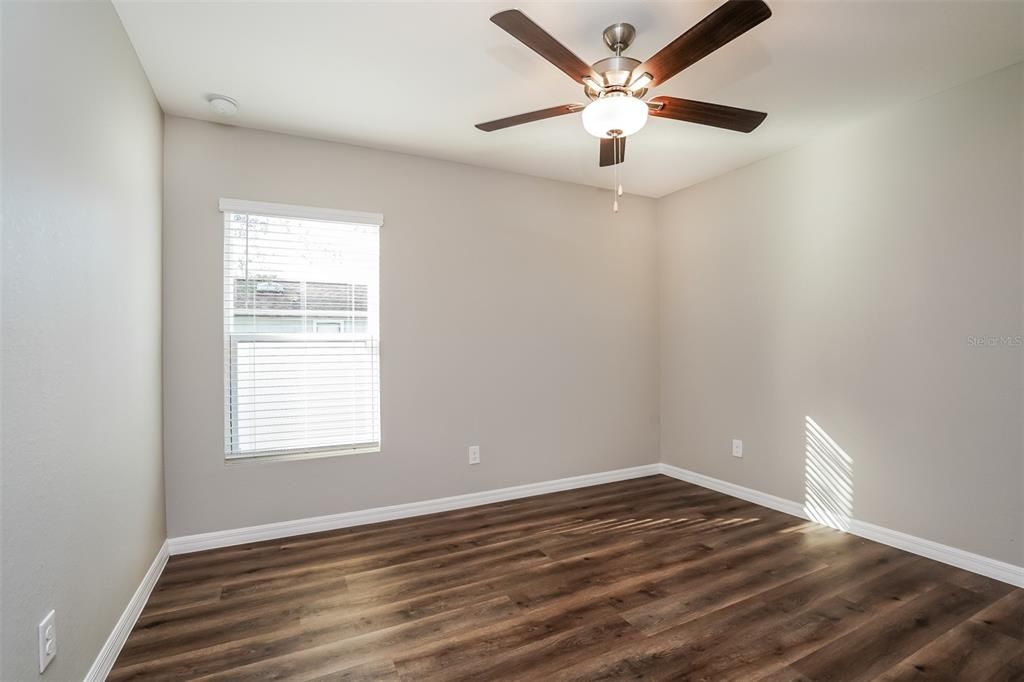 En Venta: $360,000 (4 camas, 2 baños, 1833 Pies cuadrados)