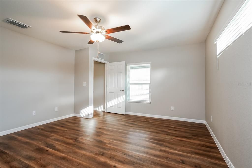 En Venta: $360,000 (4 camas, 2 baños, 1833 Pies cuadrados)