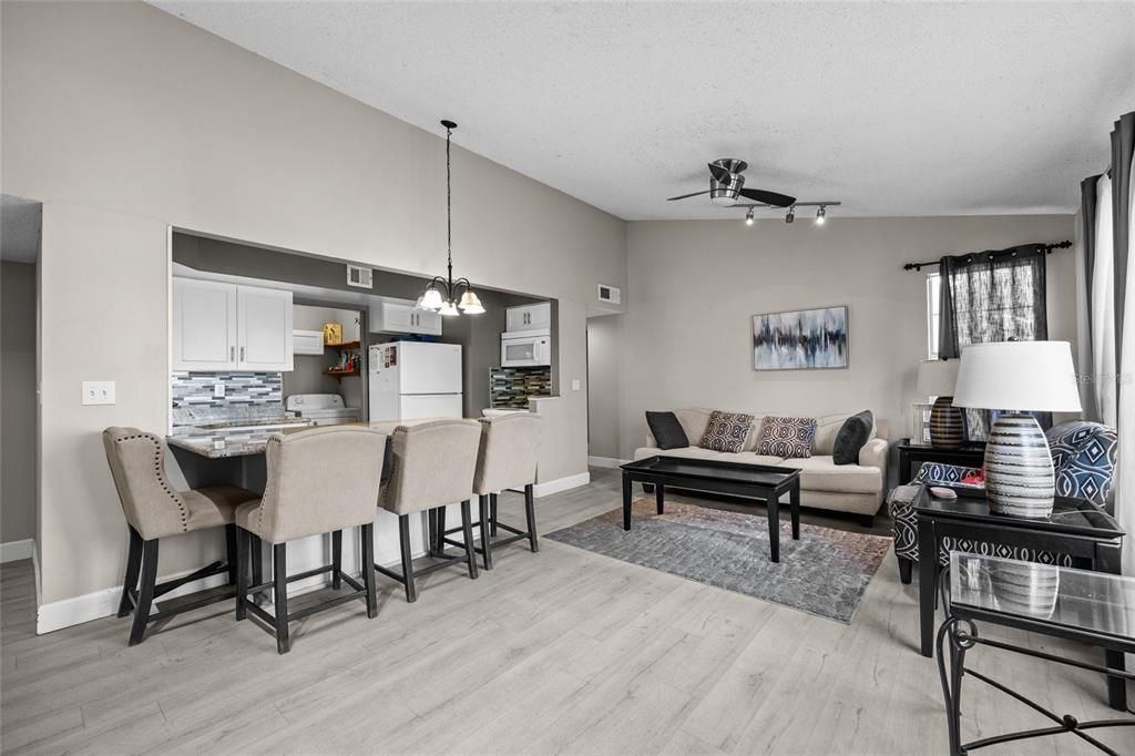 待售: $250,000 (4 贝兹, 2 浴室, 1177 平方英尺)