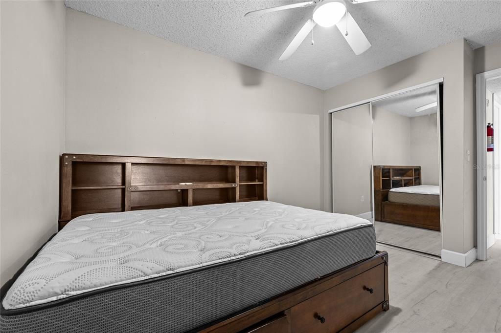 待售: $250,000 (4 贝兹, 2 浴室, 1177 平方英尺)