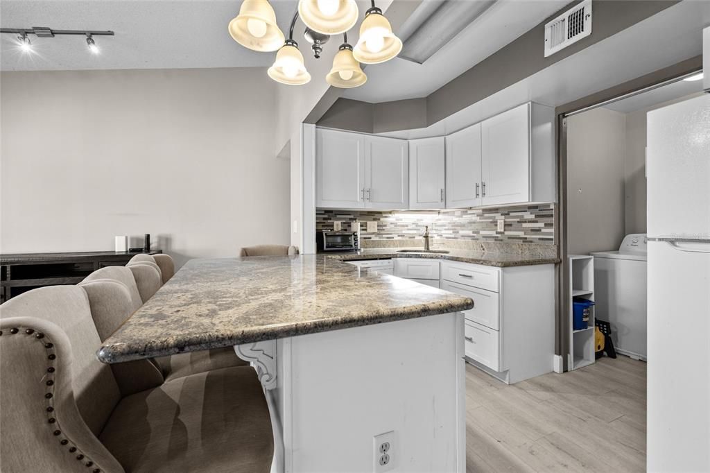 待售: $250,000 (4 贝兹, 2 浴室, 1177 平方英尺)