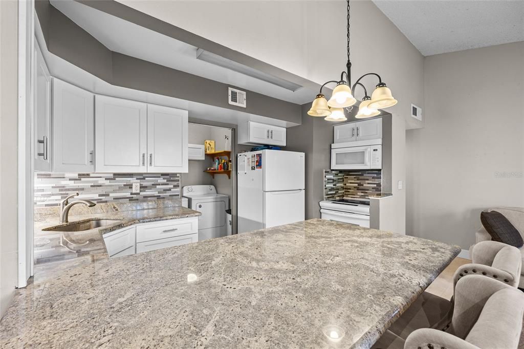 待售: $250,000 (4 贝兹, 2 浴室, 1177 平方英尺)