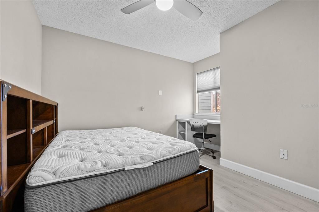 待售: $250,000 (4 贝兹, 2 浴室, 1177 平方英尺)