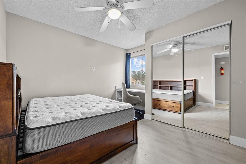 待售: $250,000 (4 贝兹, 2 浴室, 1177 平方英尺)