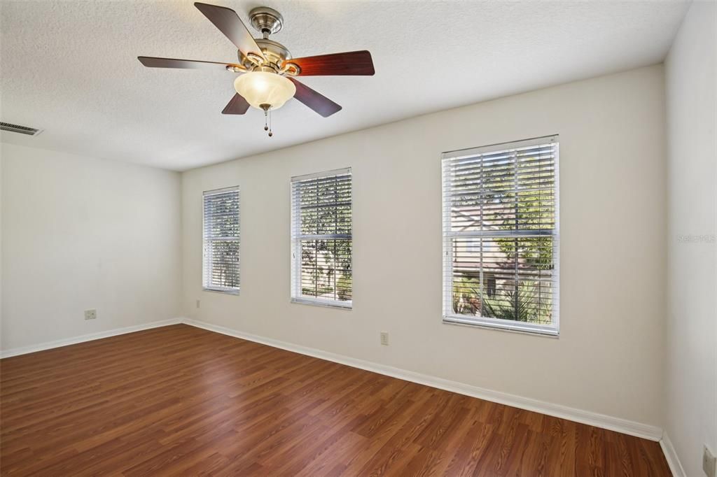 待售: $270,000 (3 贝兹, 2 浴室, 1838 平方英尺)