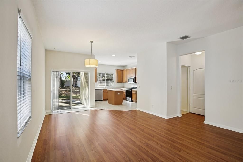 待售: $270,000 (3 贝兹, 2 浴室, 1838 平方英尺)