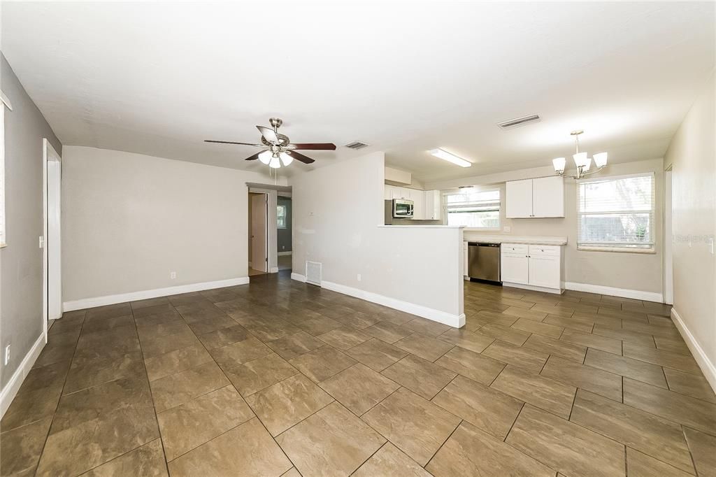 В аренду: $2,230 (3 спален, 1 ванн, 1116 Квадратных фут)