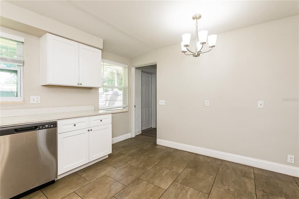 В аренду: $2,230 (3 спален, 1 ванн, 1116 Квадратных фут)