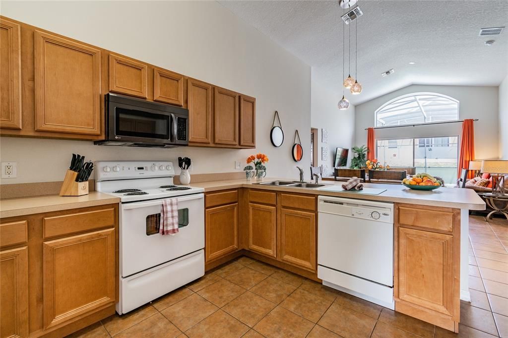 En Renta: $2,550 (4 camas, 2 baños, 1940 Pies cuadrados)