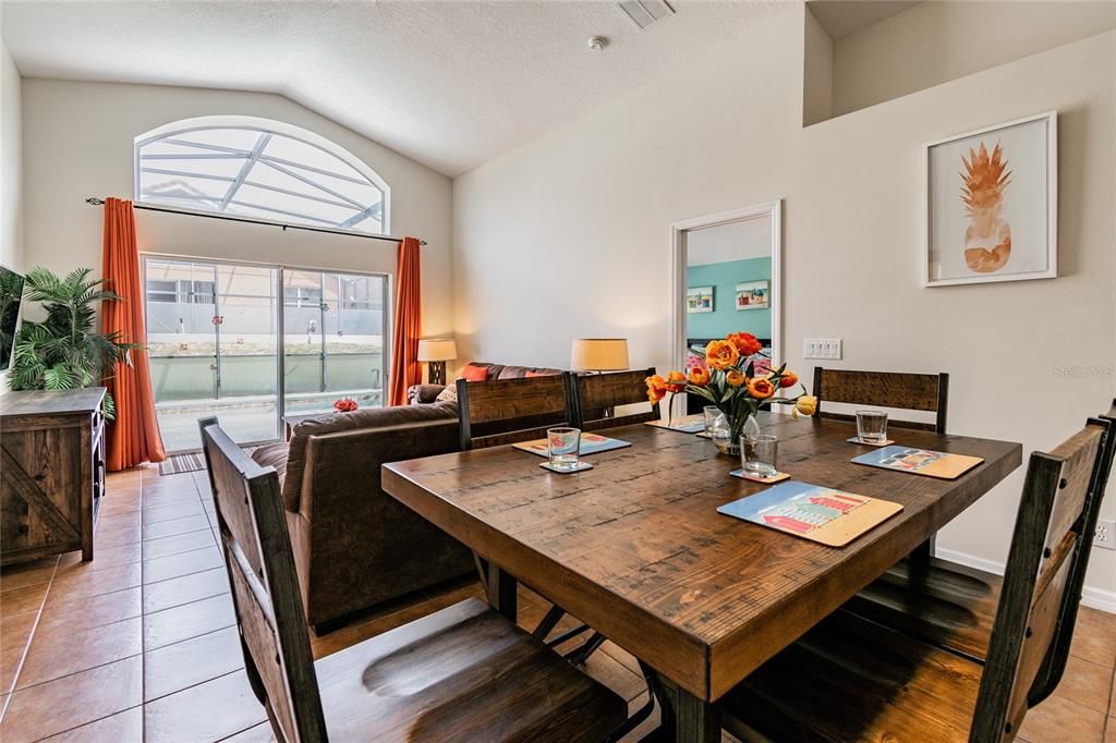 En Renta: $2,550 (4 camas, 2 baños, 1940 Pies cuadrados)