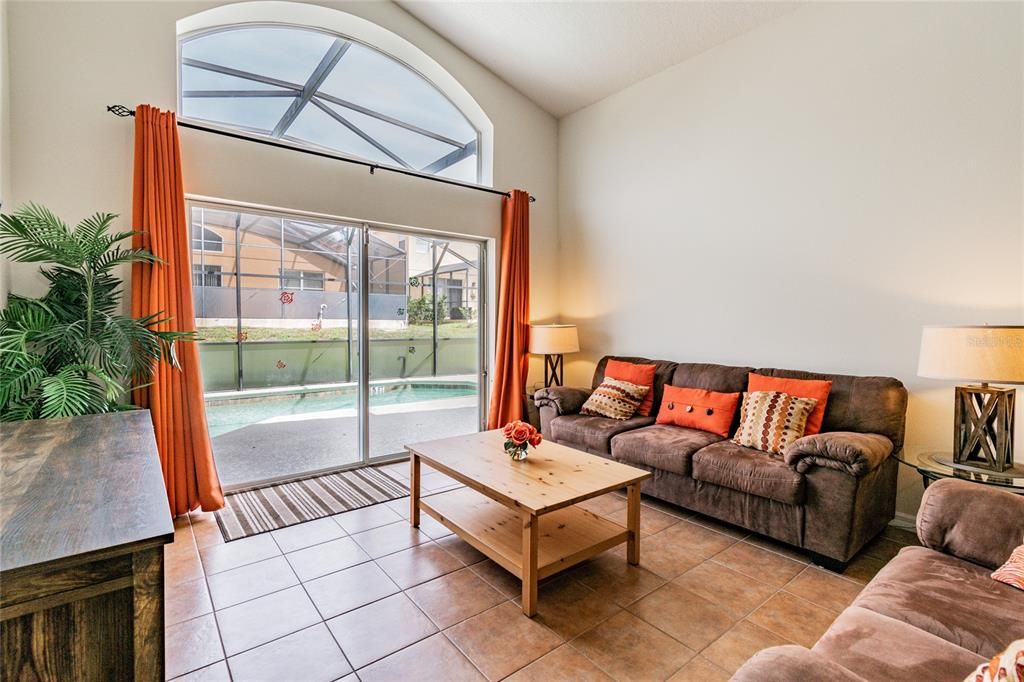 En Renta: $2,550 (4 camas, 2 baños, 1940 Pies cuadrados)