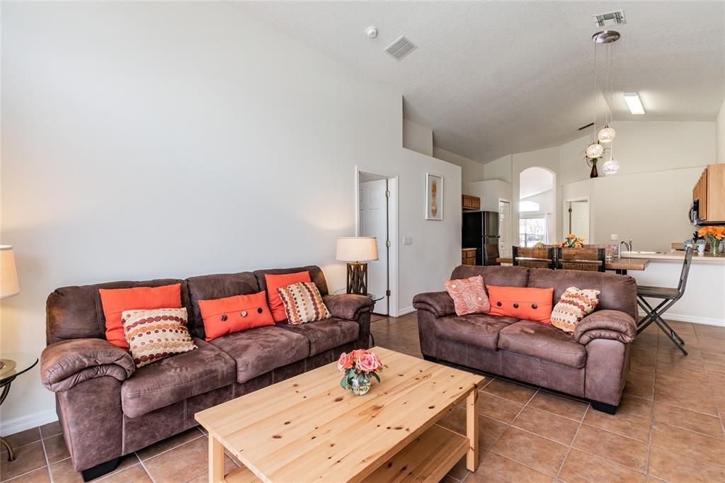 En Renta: $2,550 (4 camas, 2 baños, 1940 Pies cuadrados)