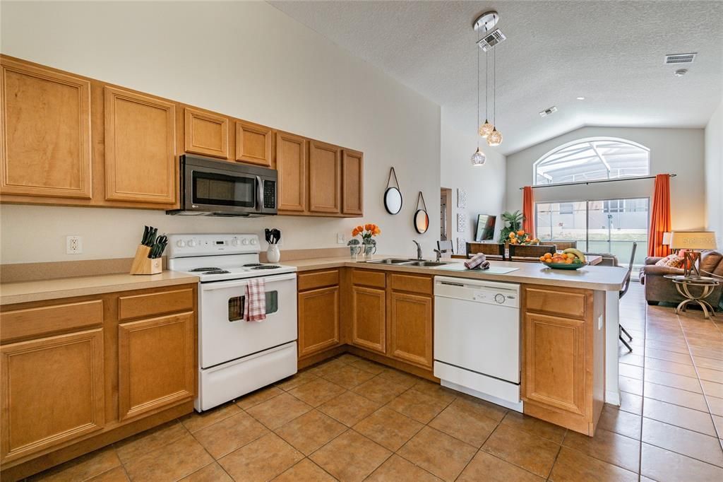 En Renta: $2,550 (4 camas, 2 baños, 1940 Pies cuadrados)