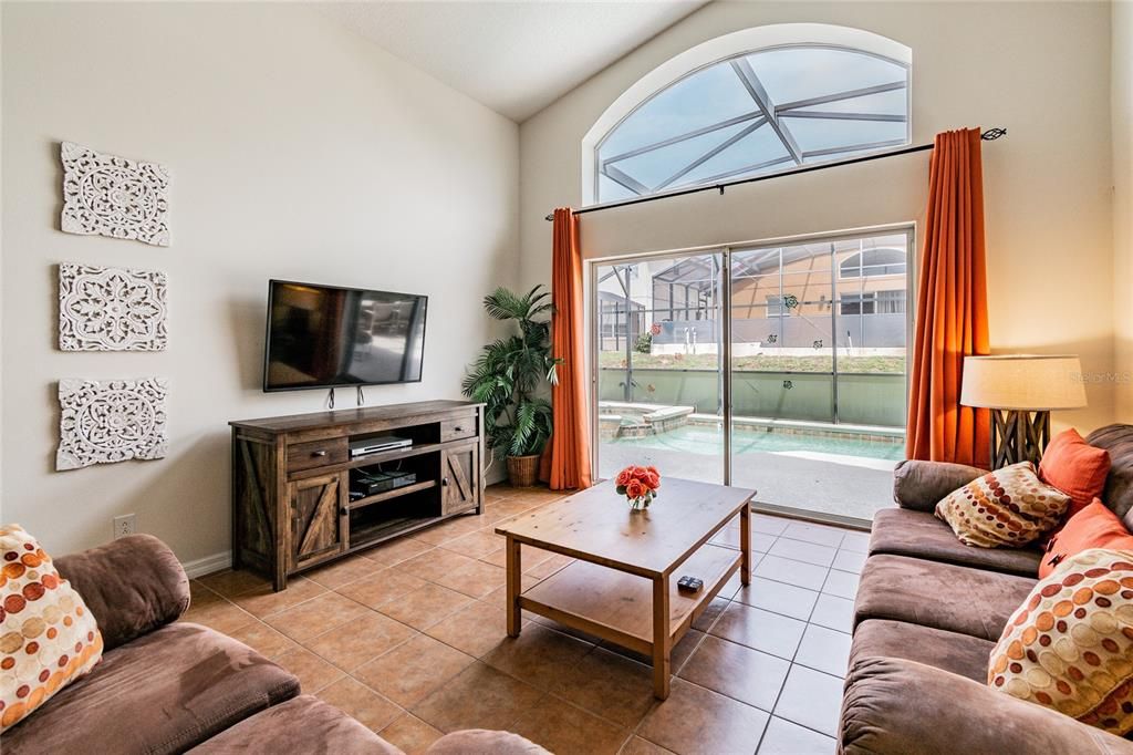 En Renta: $2,550 (4 camas, 2 baños, 1940 Pies cuadrados)