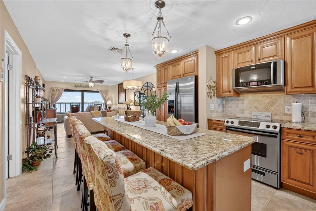 待售: $350,000 (2 贝兹, 2 浴室, 988 平方英尺)