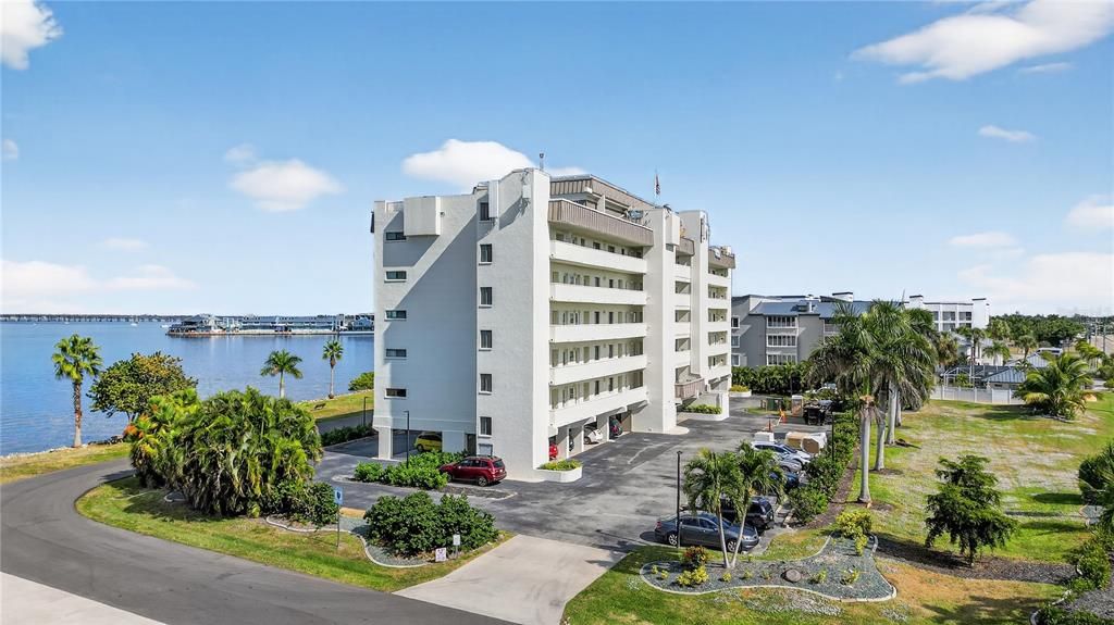 待售: $350,000 (2 贝兹, 2 浴室, 988 平方英尺)