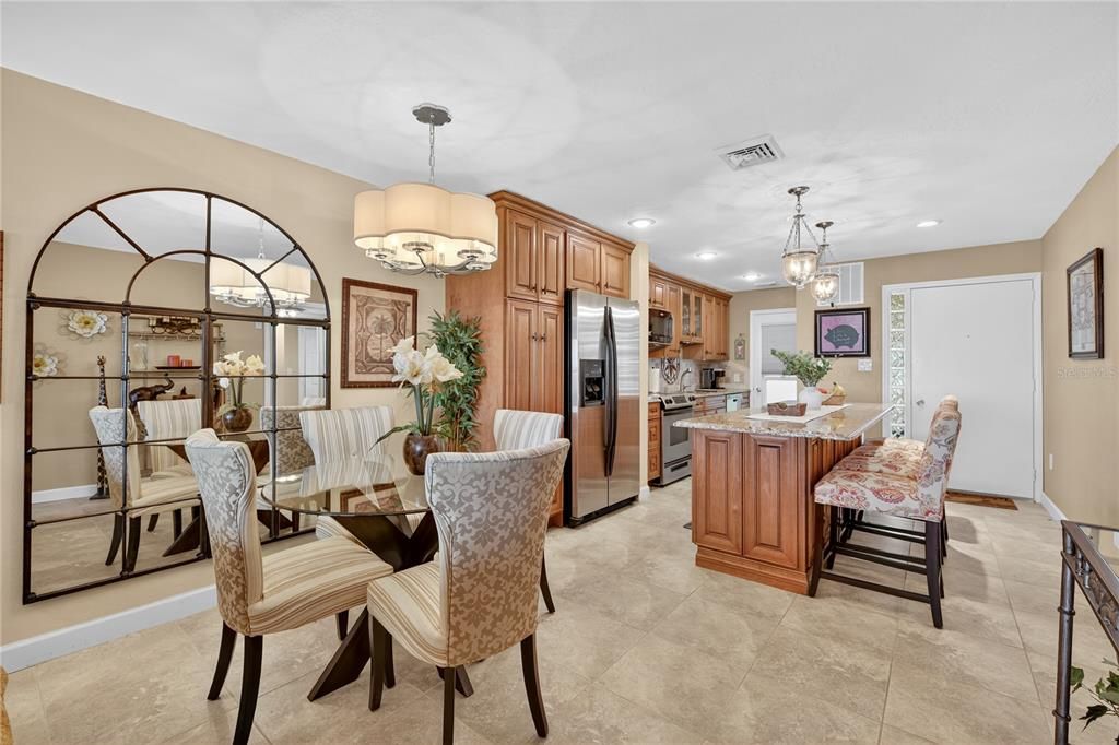 待售: $350,000 (2 贝兹, 2 浴室, 988 平方英尺)