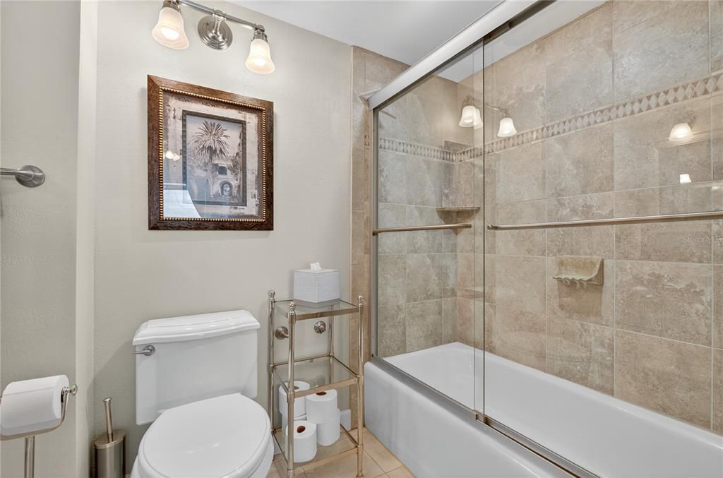 待售: $350,000 (2 贝兹, 2 浴室, 988 平方英尺)