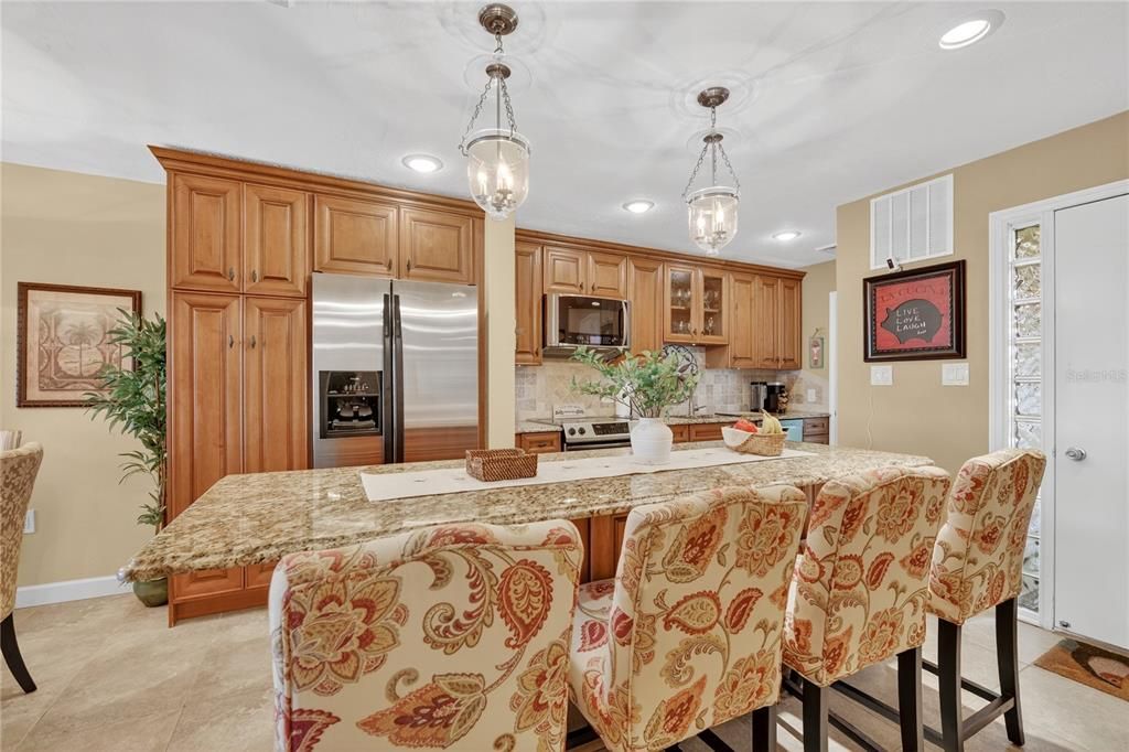 待售: $350,000 (2 贝兹, 2 浴室, 988 平方英尺)