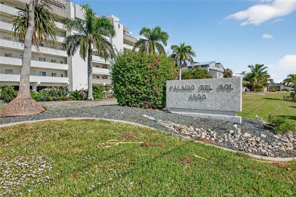 待售: $350,000 (2 贝兹, 2 浴室, 988 平方英尺)