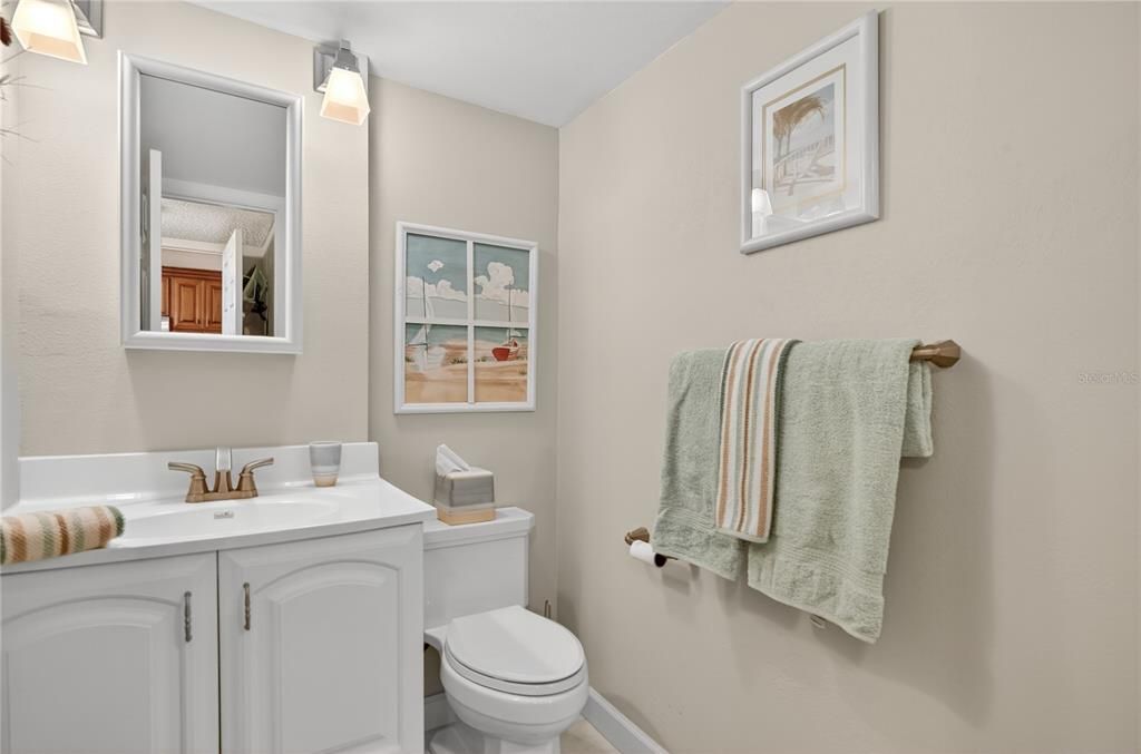 待售: $350,000 (2 贝兹, 2 浴室, 988 平方英尺)