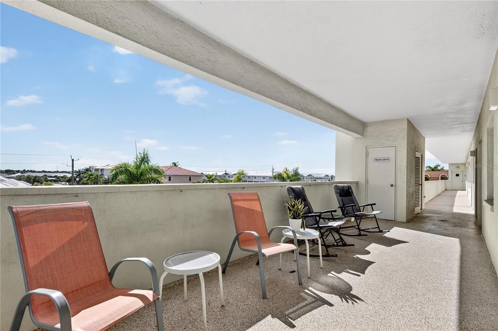 待售: $350,000 (2 贝兹, 2 浴室, 988 平方英尺)