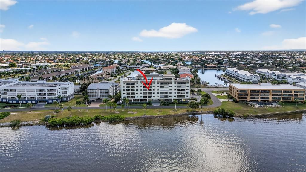 待售: $350,000 (2 贝兹, 2 浴室, 988 平方英尺)