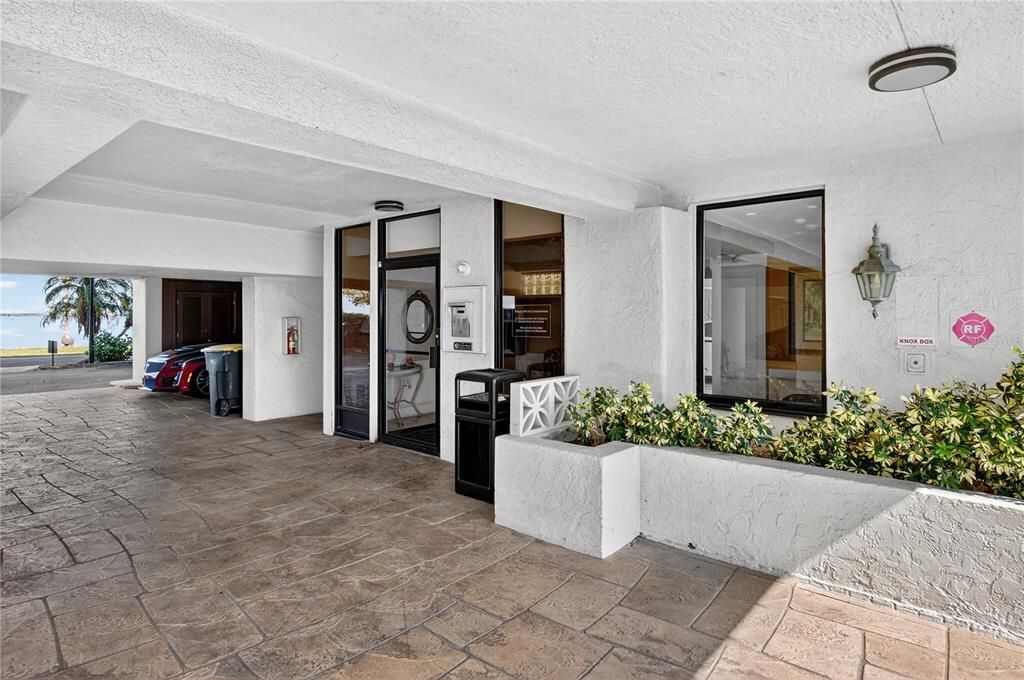 待售: $350,000 (2 贝兹, 2 浴室, 988 平方英尺)