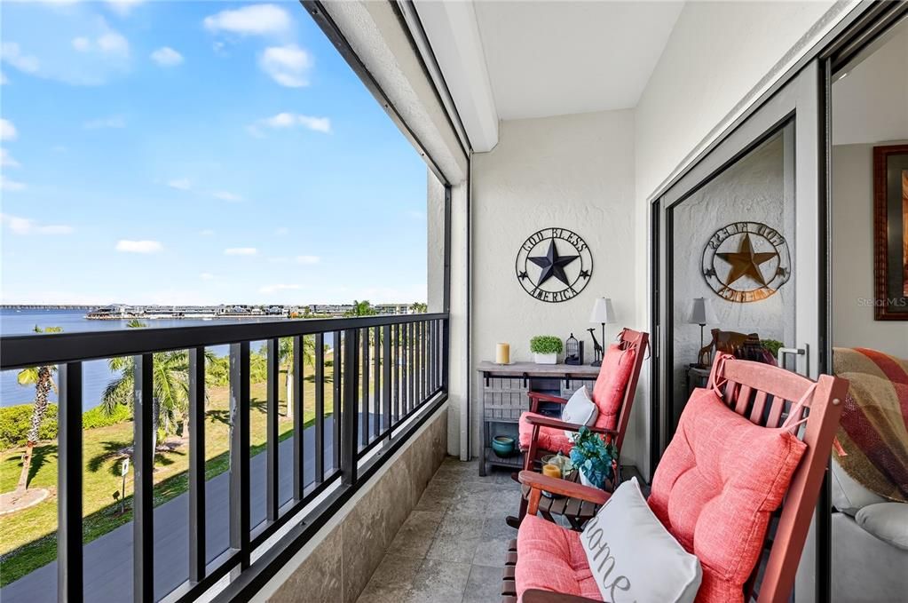 待售: $350,000 (2 贝兹, 2 浴室, 988 平方英尺)