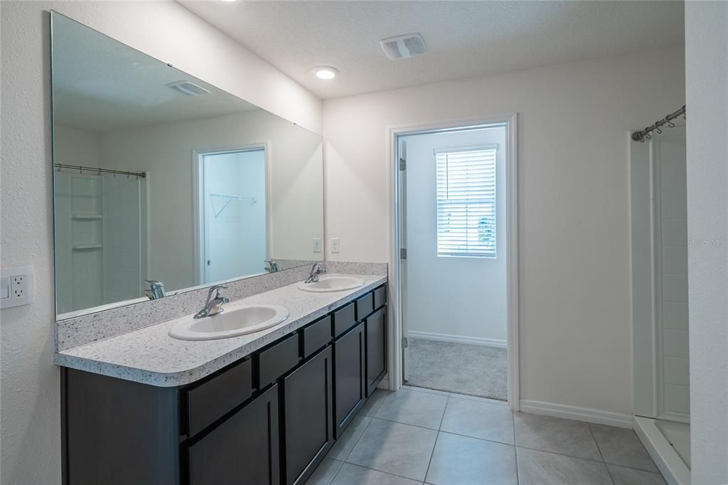 For Sale: $495,000 (5 beds, 3 baths, 2674 Square Feet)