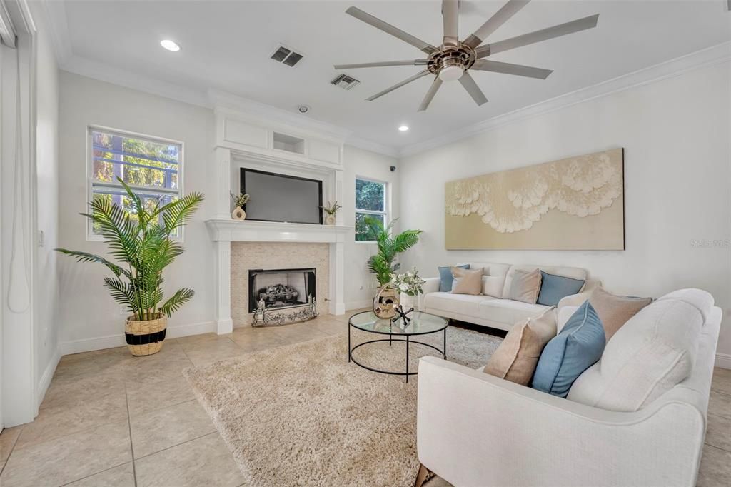 出租: $9,000 (4 贝兹, 3 浴室, 3478 平方英尺)