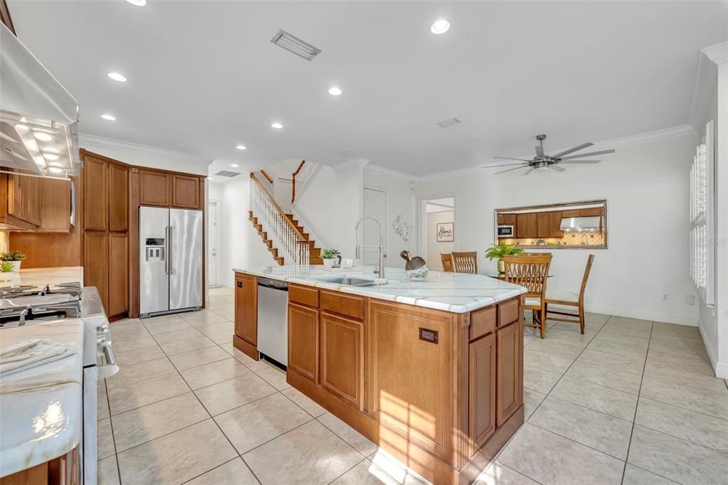 出租: $9,000 (4 贝兹, 3 浴室, 3478 平方英尺)