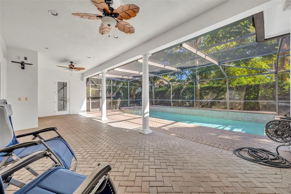 出租: $9,000 (4 贝兹, 3 浴室, 3478 平方英尺)