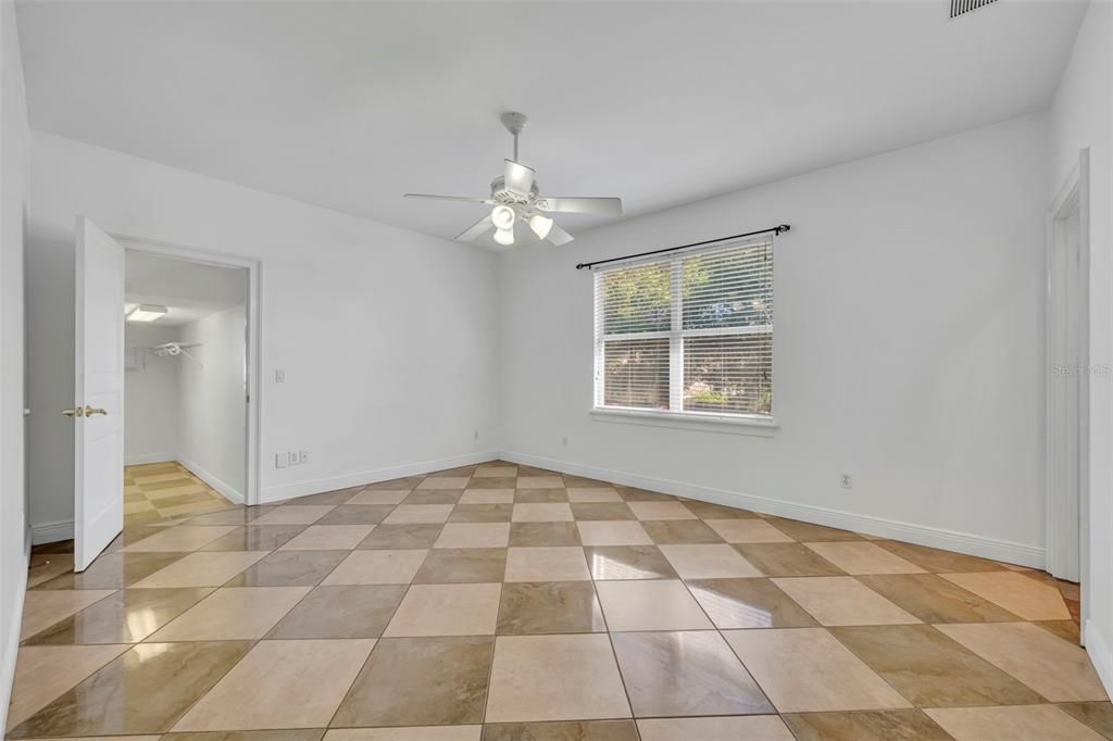 出租: $9,000 (4 贝兹, 3 浴室, 3478 平方英尺)