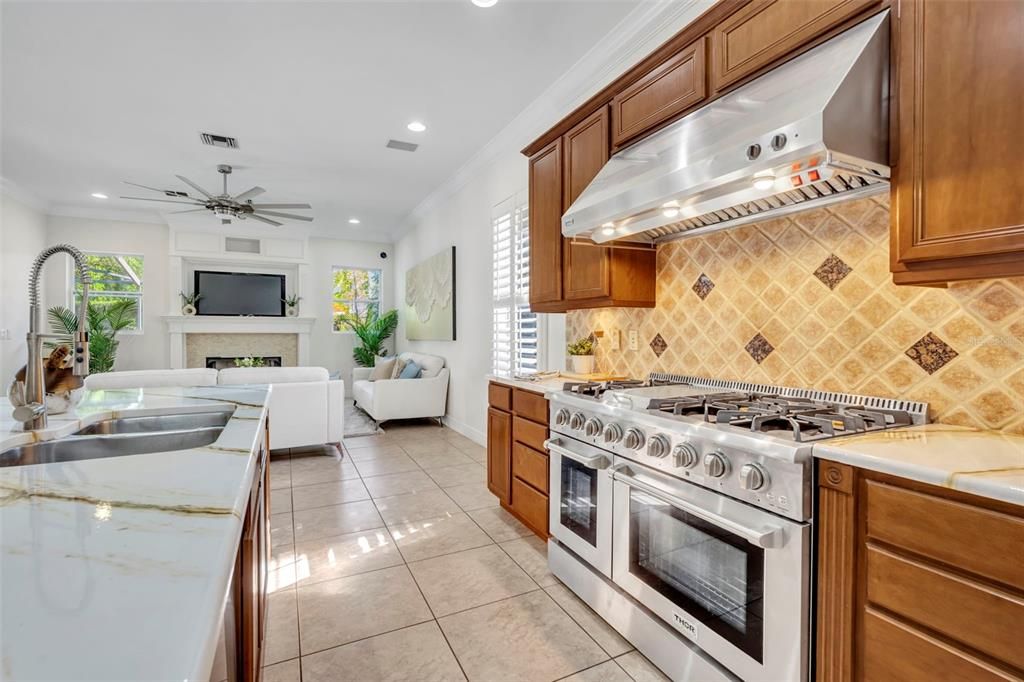 出租: $9,000 (4 贝兹, 3 浴室, 3478 平方英尺)