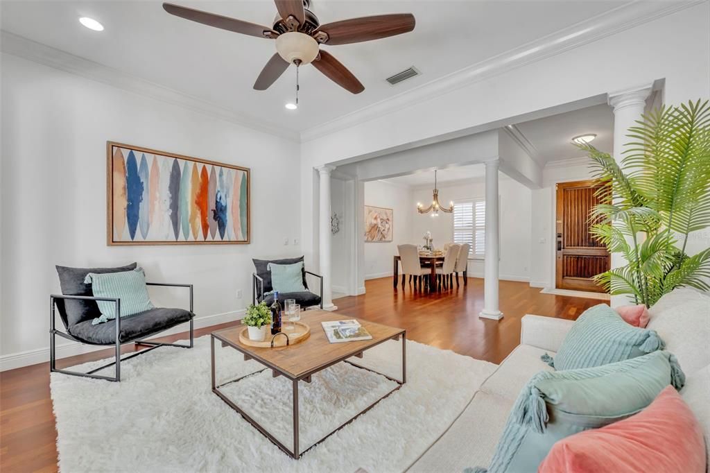 出租: $9,000 (4 贝兹, 3 浴室, 3478 平方英尺)