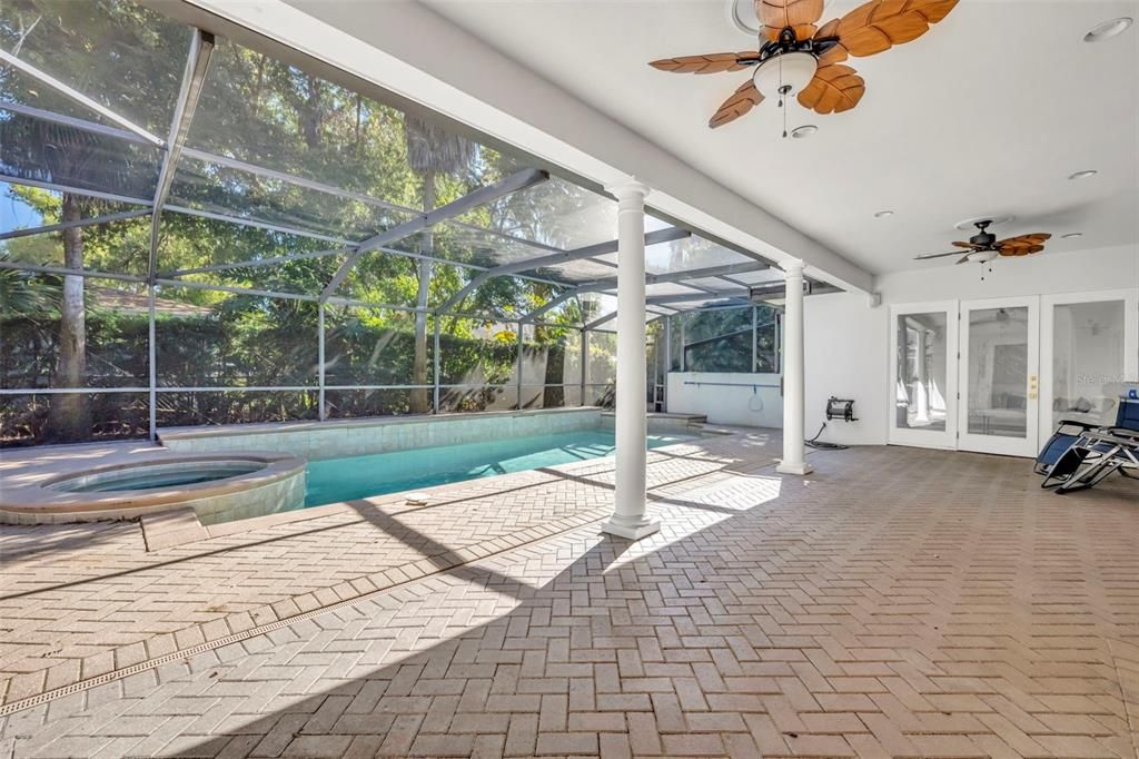 出租: $9,000 (4 贝兹, 3 浴室, 3478 平方英尺)