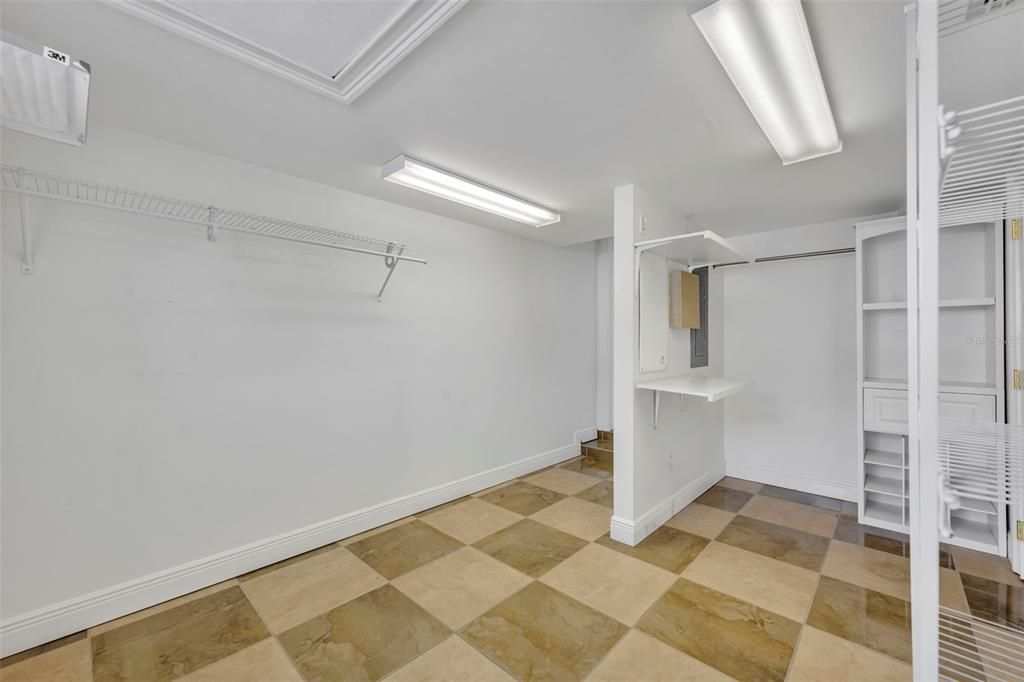 出租: $9,000 (4 贝兹, 3 浴室, 3478 平方英尺)