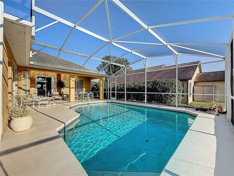 合同活跃: $465,000 (4 贝兹, 3 浴室, 1987 平方英尺)