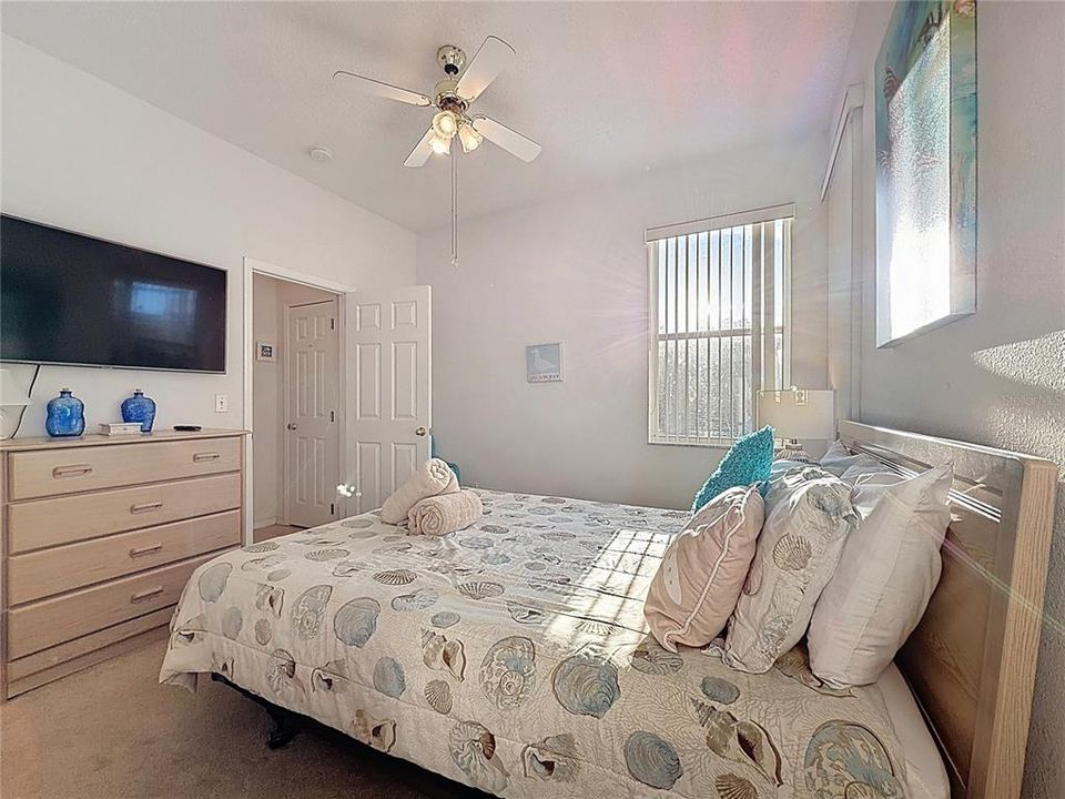 合同活跃: $465,000 (4 贝兹, 3 浴室, 1987 平方英尺)