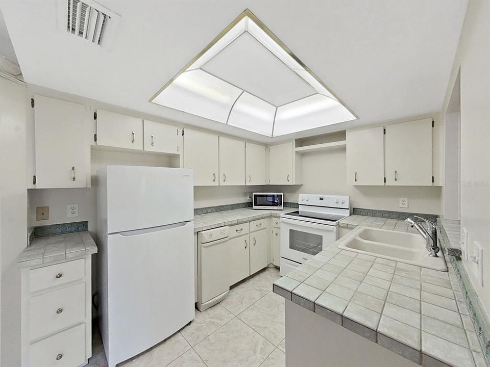 For Sale: $245,000 (2 beds, 2 baths, 1450 Square Feet)