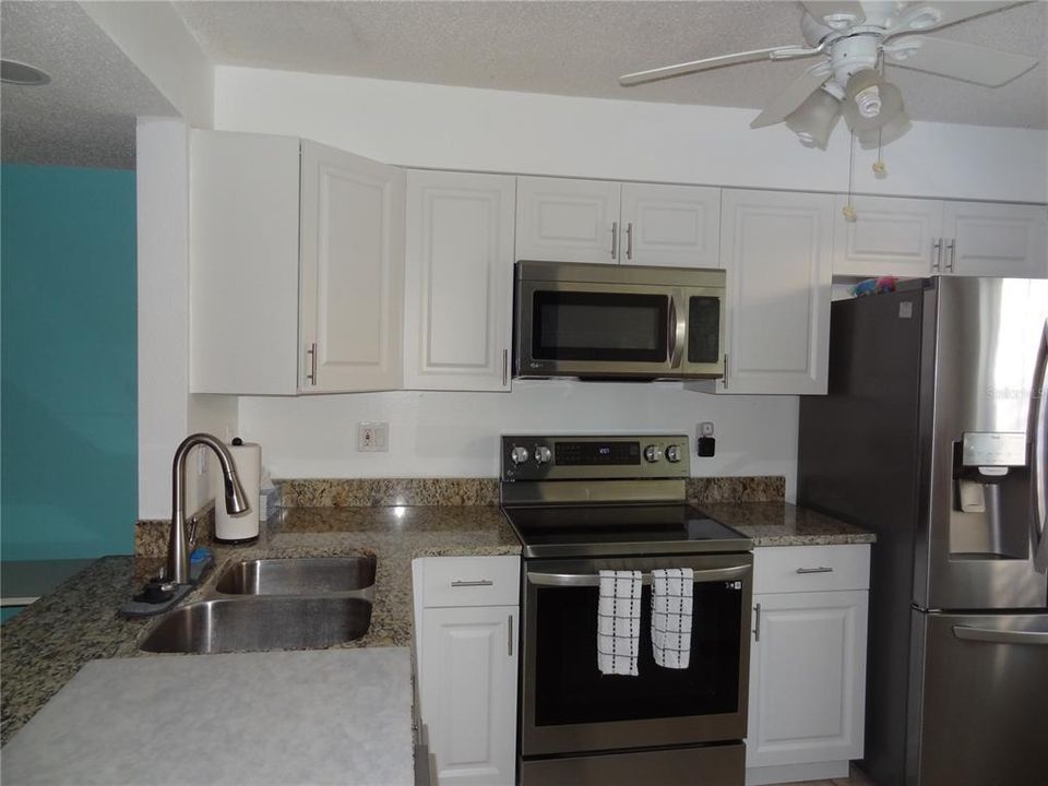 出租: $1,500 (2 贝兹, 2 浴室, 954 平方英尺)