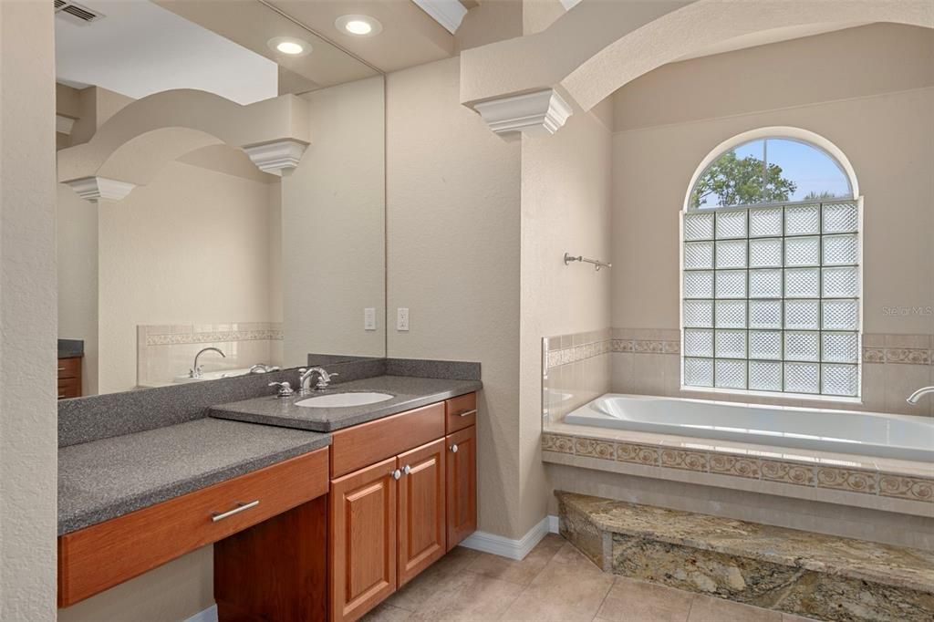 待售: $489,999 (4 贝兹, 2 浴室, 2528 平方英尺)