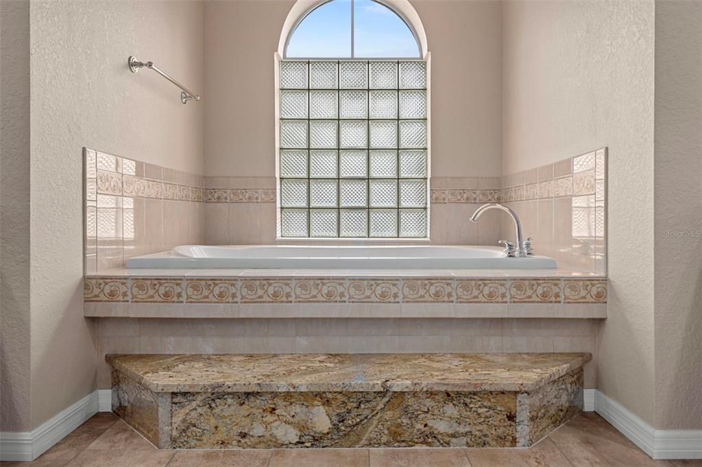 待售: $489,999 (4 贝兹, 2 浴室, 2528 平方英尺)