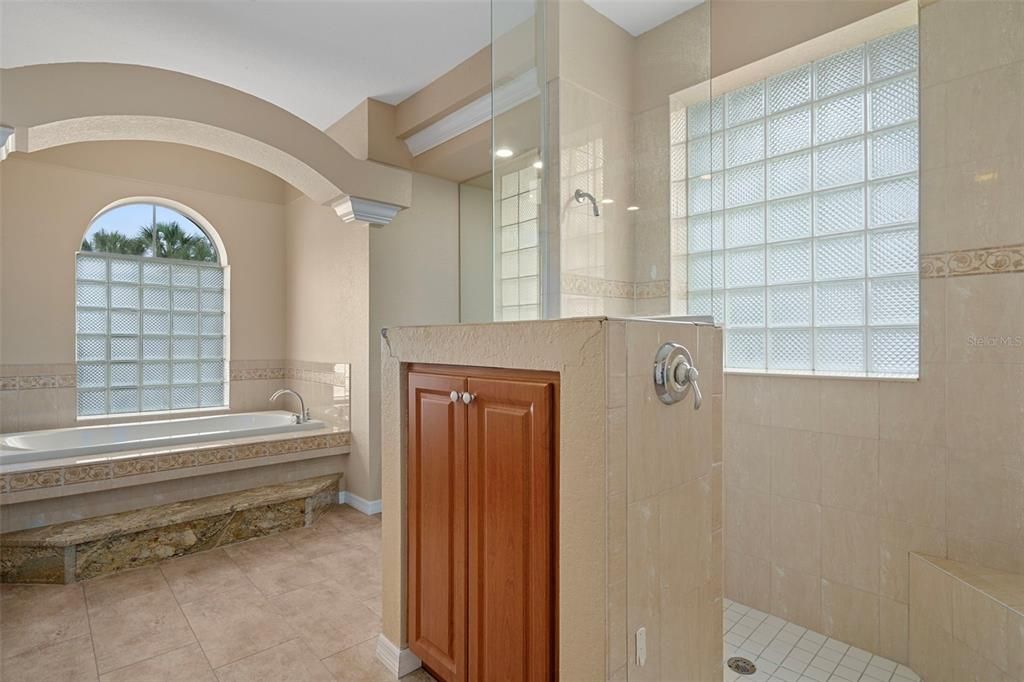 待售: $489,999 (4 贝兹, 2 浴室, 2528 平方英尺)