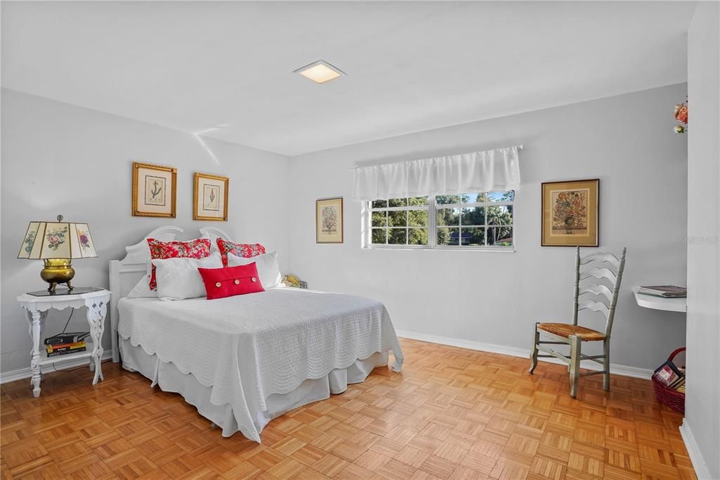 For Sale: $550,000 (4 beds, 3 baths, 2537 Square Feet)